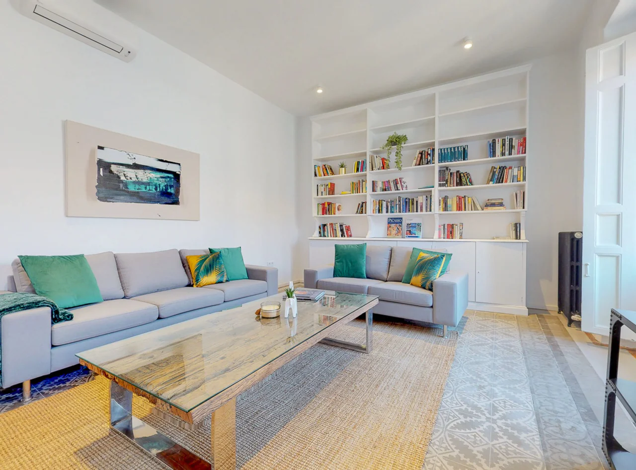 living room books cosy colores apartment madrid